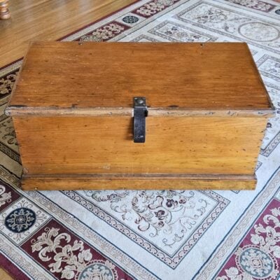 PINE BLANKET BOX CARPENTERS CHEST