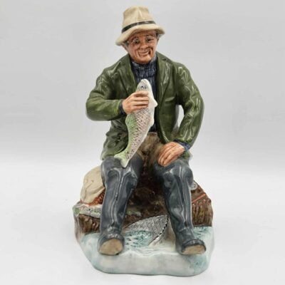 ROYAL DOULTON FIGURE A GOOD CATCH HN 2258