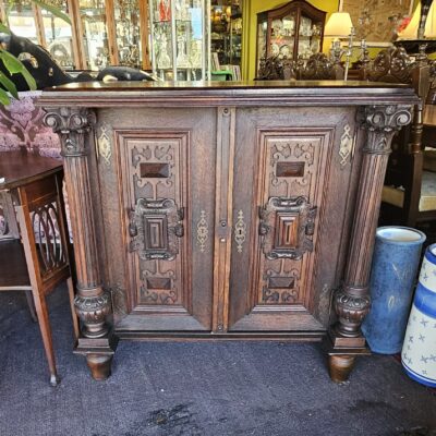 OAK 2 DOOR FRENCH SIDEBOARD