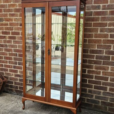 CEDAR DISPLAY CHINA CABINET