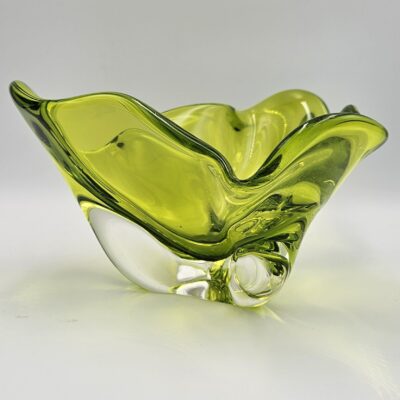 GREEN ART GLASS RETRO VASE BOWL